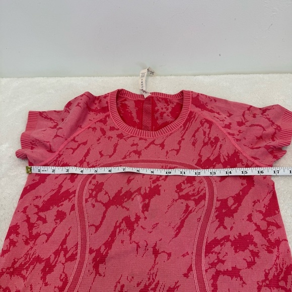 Lululemon Swiftly Tech Short Sleeve Crew
Heathered Bon Bon size 8 - Picture 7 of 8